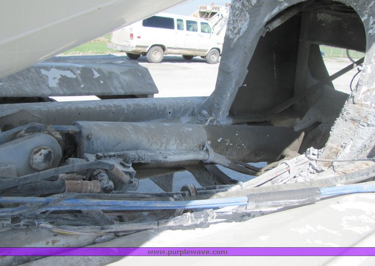 image for item 3044 1993 Mack 600 RD 600 cement mixer truck