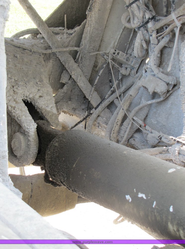 image for item 3044 1993 Mack 600 RD 600 cement mixer truck