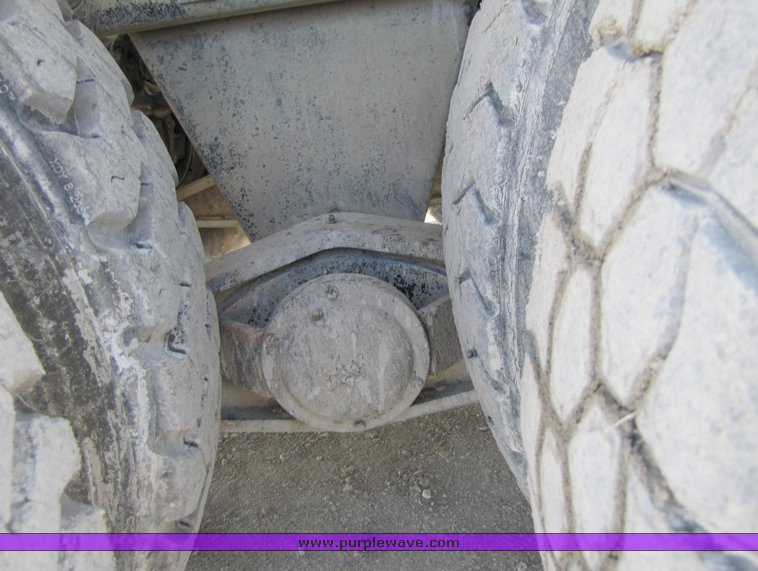 image for item 3044 1993 Mack 600 RD 600 cement mixer truck