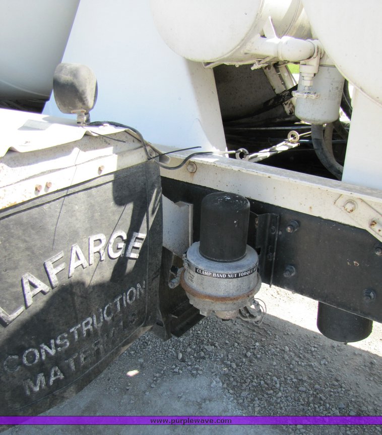 image for item 3044 1993 Mack 600 RD 600 cement mixer truck