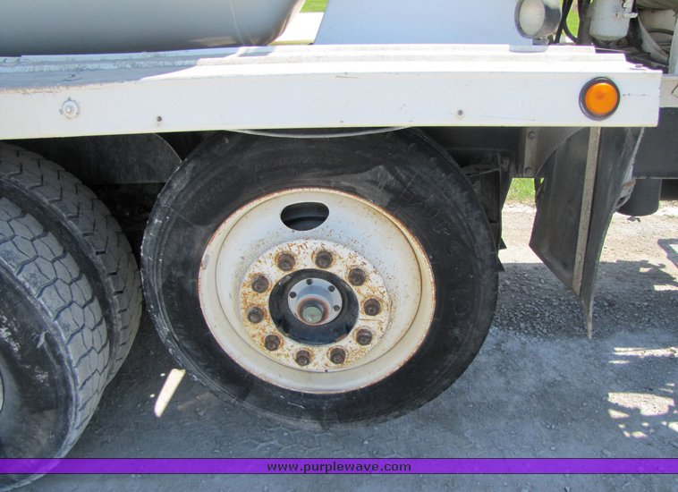 image for item 3044 1993 Mack 600 RD 600 cement mixer truck