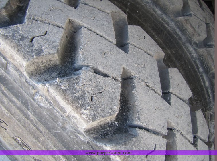 image for item 3044 1993 Mack 600 RD 600 cement mixer truck