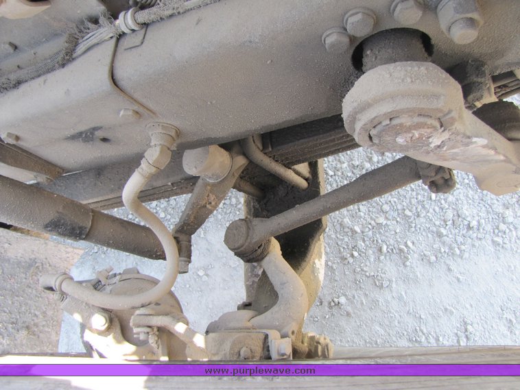 image for item 3044 1993 Mack 600 RD 600 cement mixer truck