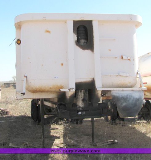 image for item 3086 1979 Cherokee 30' tandem axle end dump trailer
