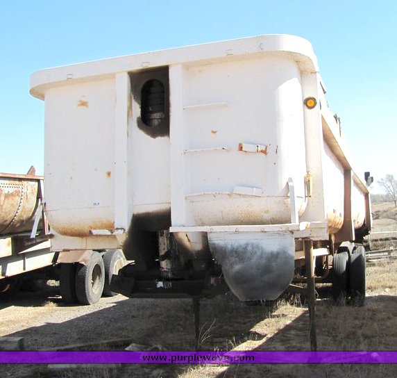image for item 3086 1979 Cherokee 30' tandem axle end dump trailer