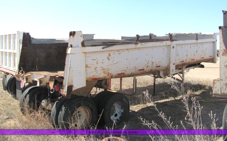 image for item 3086 1979 Cherokee 30' tandem axle end dump trailer