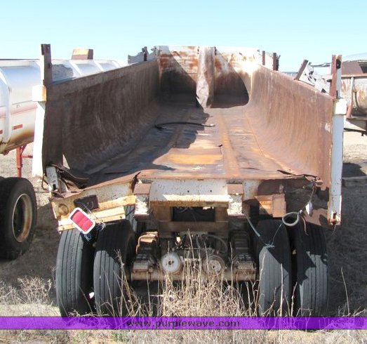 image for item 3086 1979 Cherokee 30' tandem axle end dump trailer