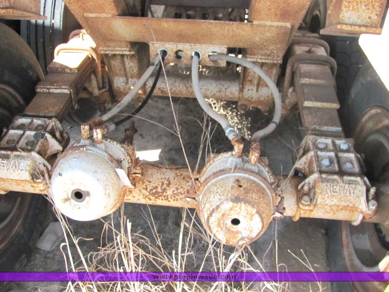 image for item 3086 1979 Cherokee 30' tandem axle end dump trailer