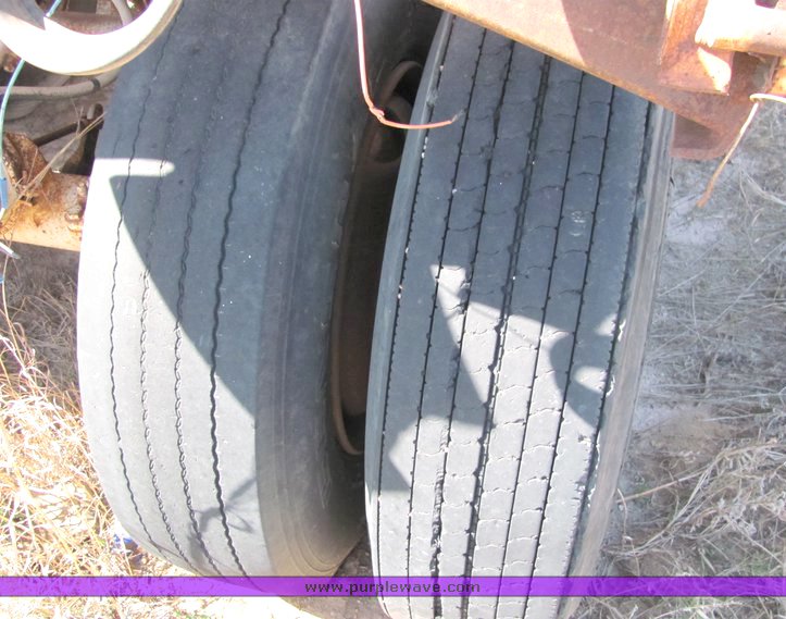 image for item 3086 1979 Cherokee 30' tandem axle end dump trailer