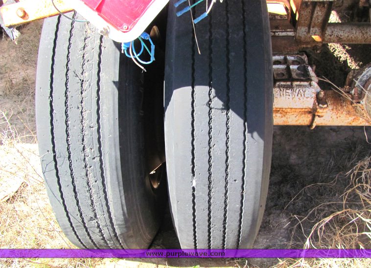 image for item 3086 1979 Cherokee 30' tandem axle end dump trailer