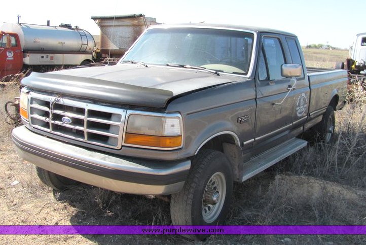 image for item 3088 1992 Ford F250 XLT extended cab pickup