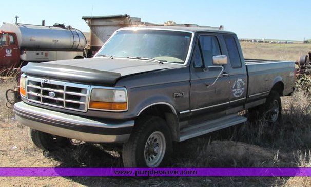 image for item 3088 1992 Ford F250 XLT extended cab pickup