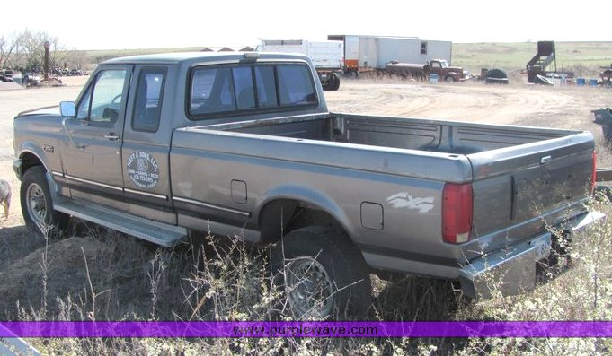 image for item 3088 1992 Ford F250 XLT extended cab pickup