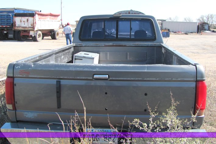 image for item 3088 1992 Ford F250 XLT extended cab pickup