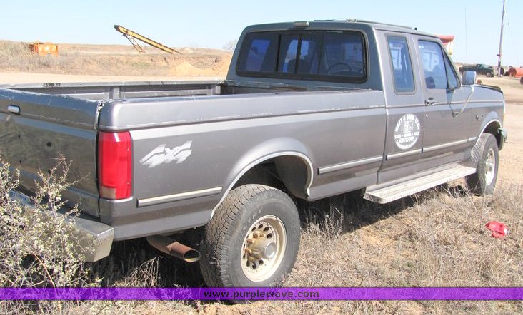 image for item 3088 1992 Ford F250 XLT extended cab pickup