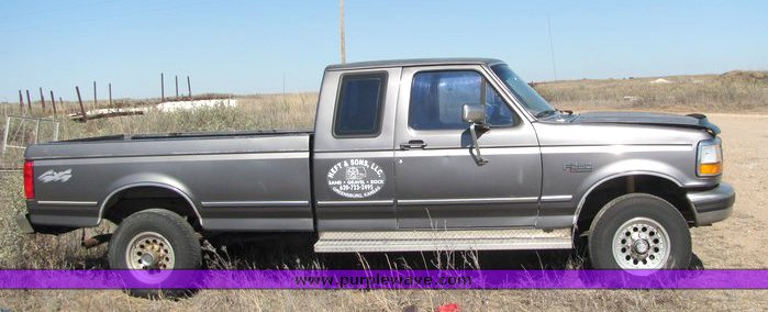 image for item 3088 1992 Ford F250 XLT extended cab pickup