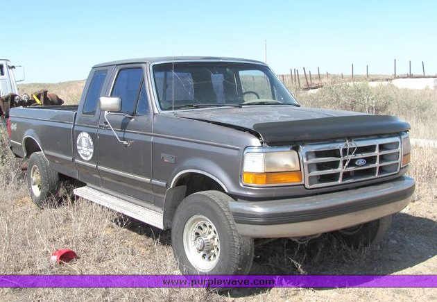 image for item 3088 1992 Ford F250 XLT extended cab pickup