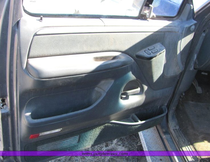 image for item 3088 1992 Ford F250 XLT extended cab pickup