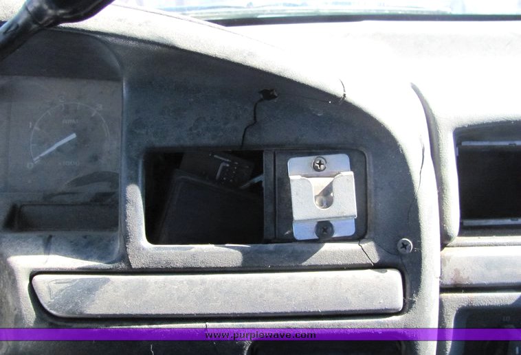 image for item 3088 1992 Ford F250 XLT extended cab pickup