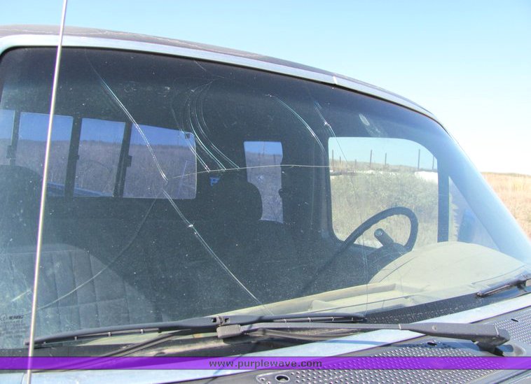 image for item 3088 1992 Ford F250 XLT extended cab pickup