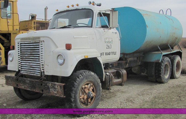image for item 3096 1974 International F2050 tandem axle water truck