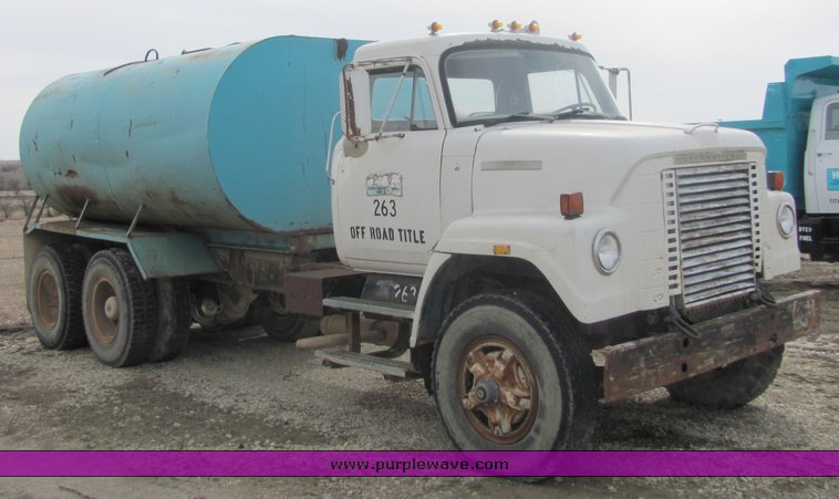 image for item 3096 1974 International F2050 tandem axle water truck
