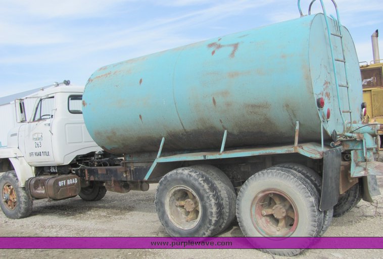 image for item 3096 1974 International F2050 tandem axle water truck