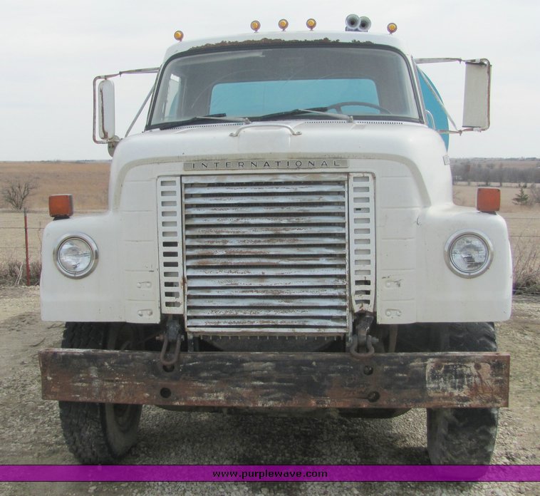 image for item 3096 1974 International F2050 tandem axle water truck