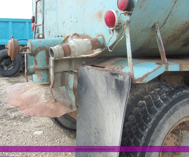 image for item 3096 1974 International F2050 tandem axle water truck