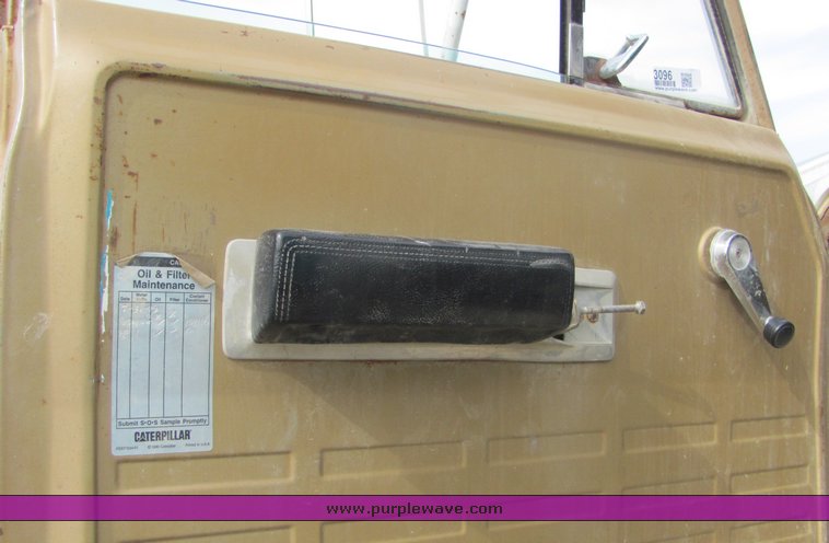 image for item 3096 1974 International F2050 tandem axle water truck