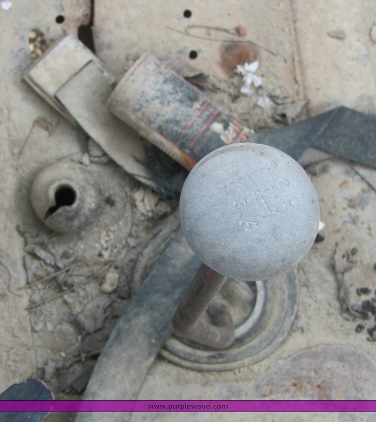 image for item 3096 1974 International F2050 tandem axle water truck