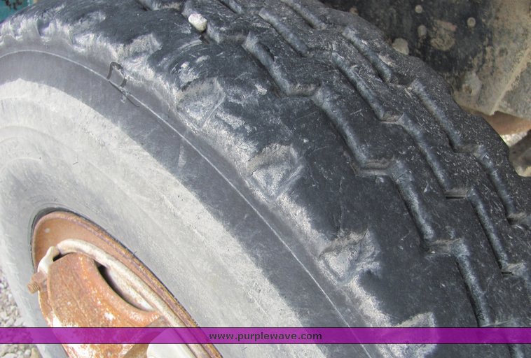 image for item 3096 1974 International F2050 tandem axle water truck