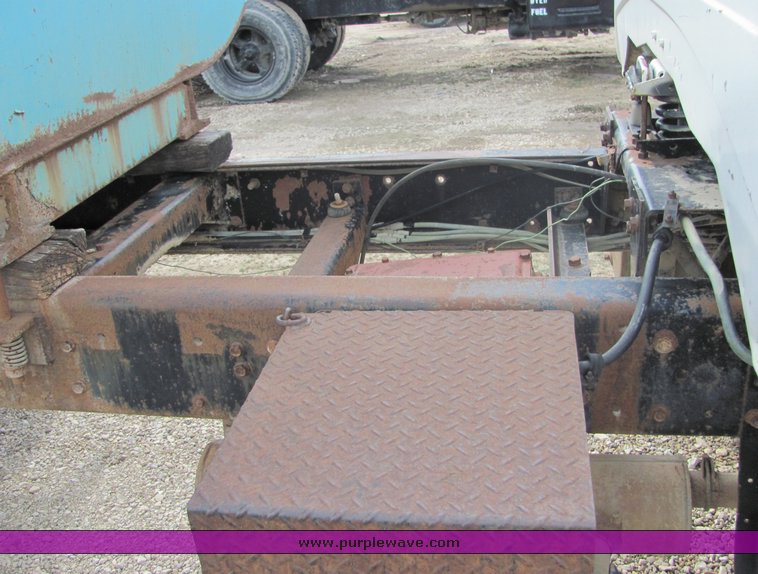 image for item 3096 1974 International F2050 tandem axle water truck