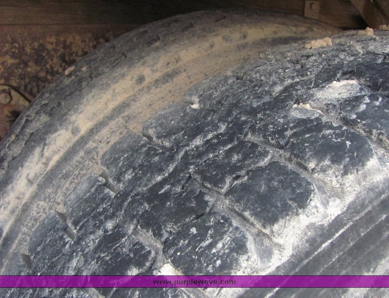 image for item 3096 1974 International F2050 tandem axle water truck