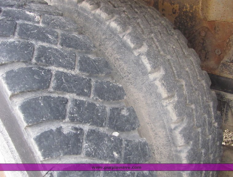 image for item 3096 1974 International F2050 tandem axle water truck