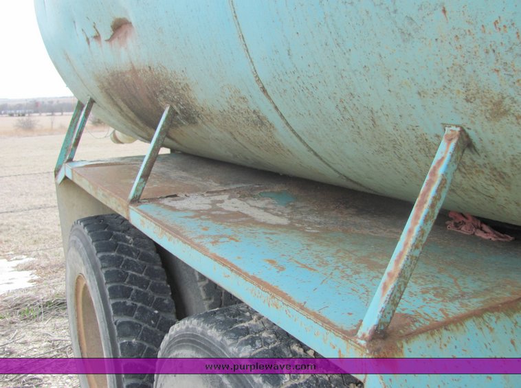 image for item 3096 1974 International F2050 tandem axle water truck