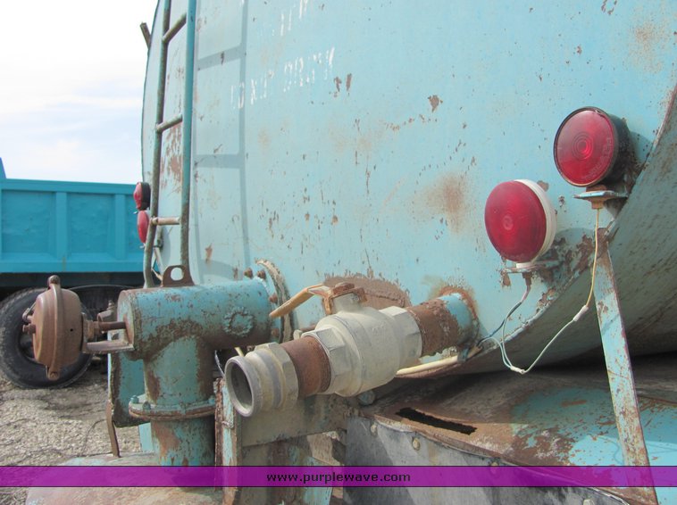 image for item 3096 1974 International F2050 tandem axle water truck