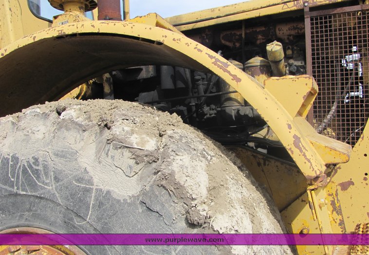 image for item 3097 1973 Caterpillar 988 wheel loader