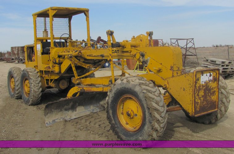 image for item 3100 1963 Caterpillar 12 motor grader