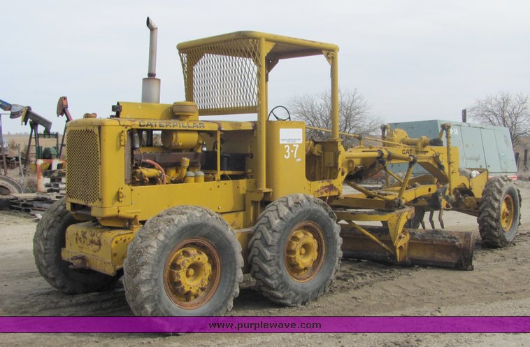 image for item 3100 1963 Caterpillar 12 motor grader
