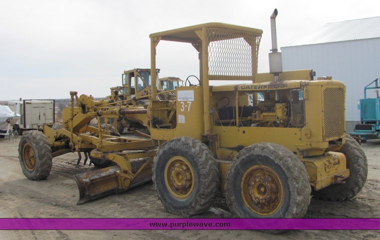 image for item 3100 1963 Caterpillar 12 motor grader