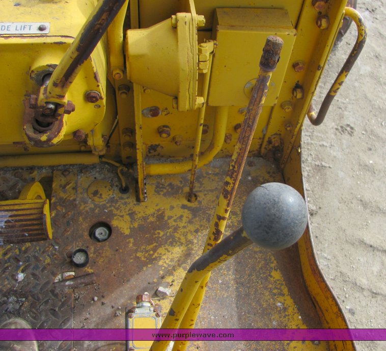 image for item 3100 1963 Caterpillar 12 motor grader