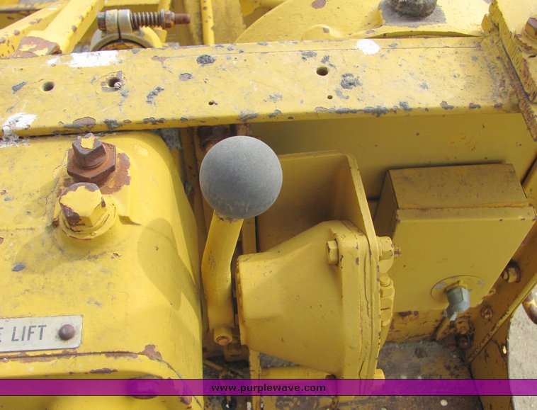 image for item 3100 1963 Caterpillar 12 motor grader