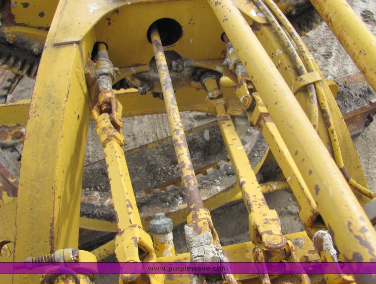 image for item 3100 1963 Caterpillar 12 motor grader