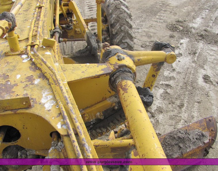 image for item 3100 1963 Caterpillar 12 motor grader