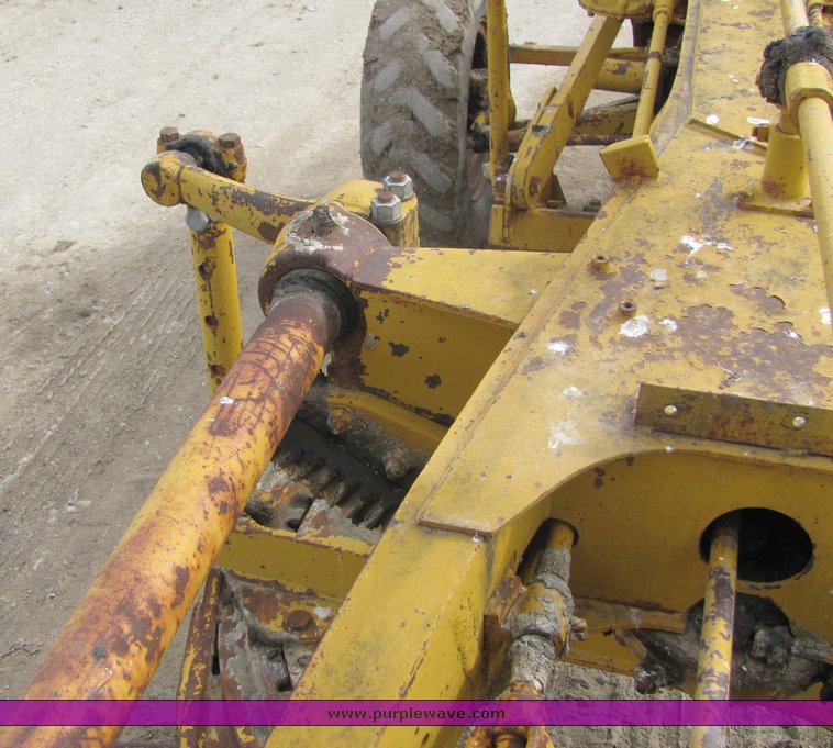 image for item 3100 1963 Caterpillar 12 motor grader