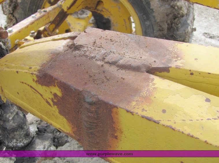 image for item 3100 1963 Caterpillar 12 motor grader