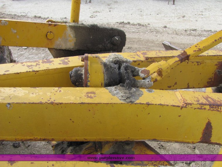 image for item 3100 1963 Caterpillar 12 motor grader