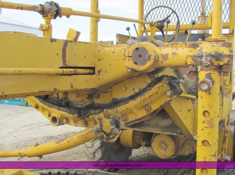 image for item 3100 1963 Caterpillar 12 motor grader