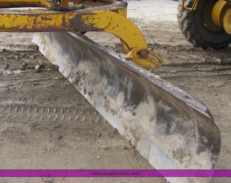 image for item 3100 1963 Caterpillar 12 motor grader